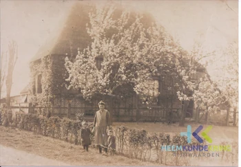 Aerdt 1933 Beuningse Straat 6 Vlnr Dora Pouwels Dien Powels Tilleman En Jan Pouwels Jr Collectie T Hendriksen