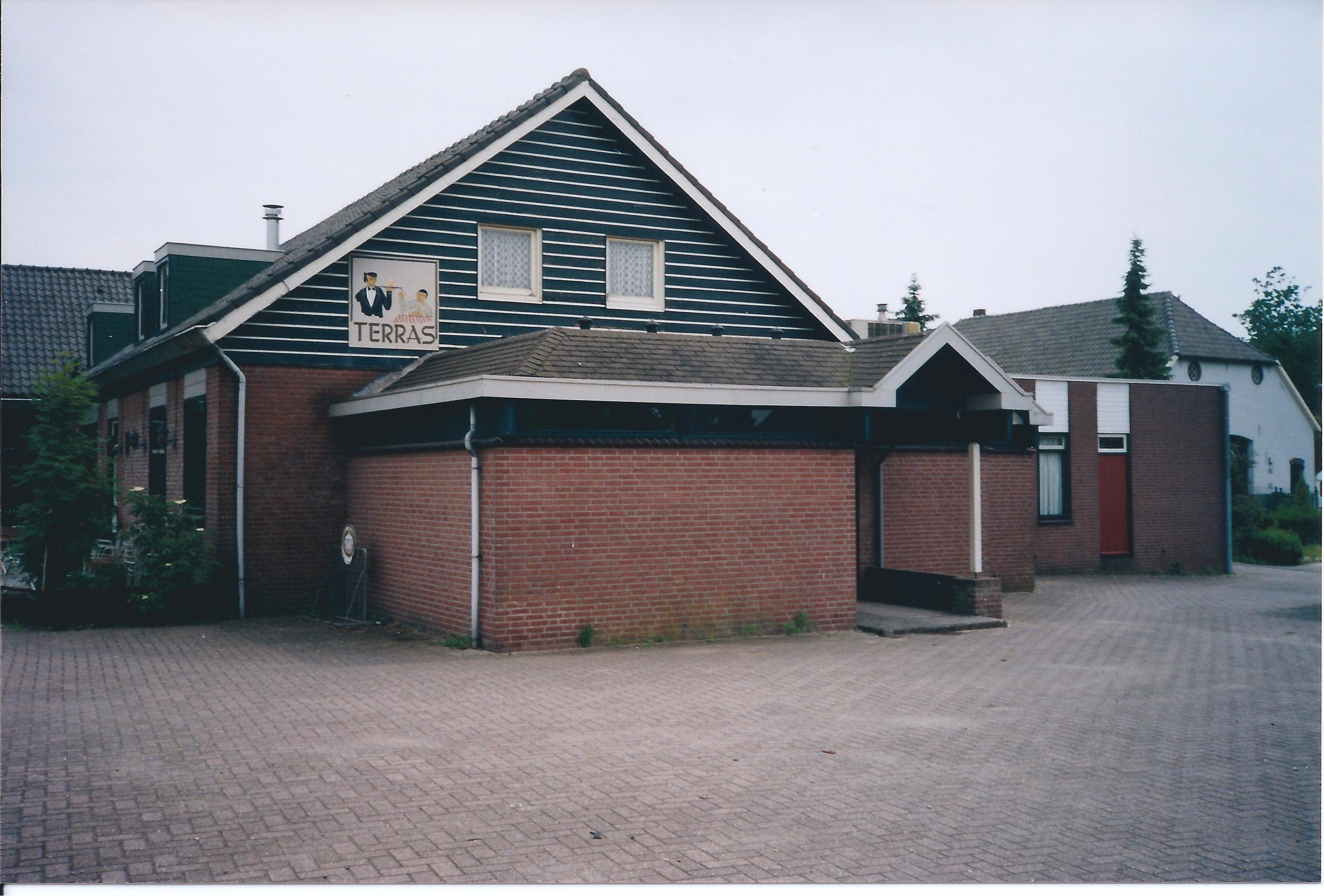 Aerdt Eerste Bewoners Wim Joosten En Gonnie Joosten Peters Dan Adri Oldenmenger En Sacha Kuper Dan Cliff Verdaasdank En