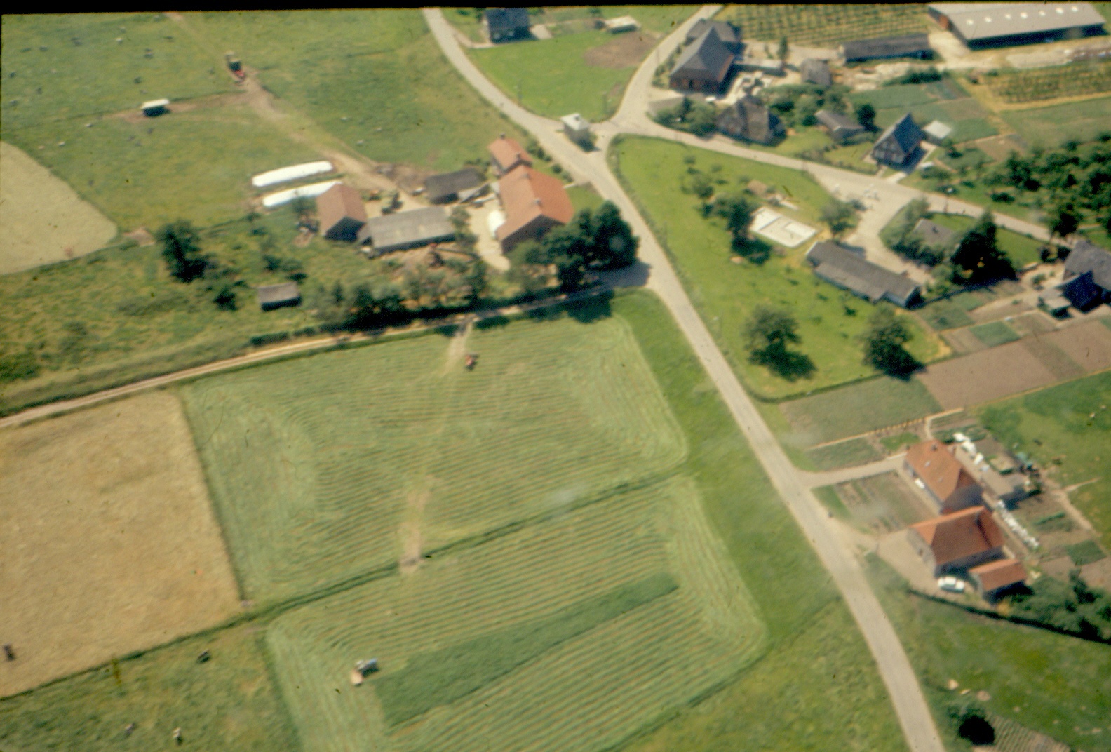 Aerdt Luchtfoto Aedsedijk Heuvelakkerstraat Collectie GB Janssen