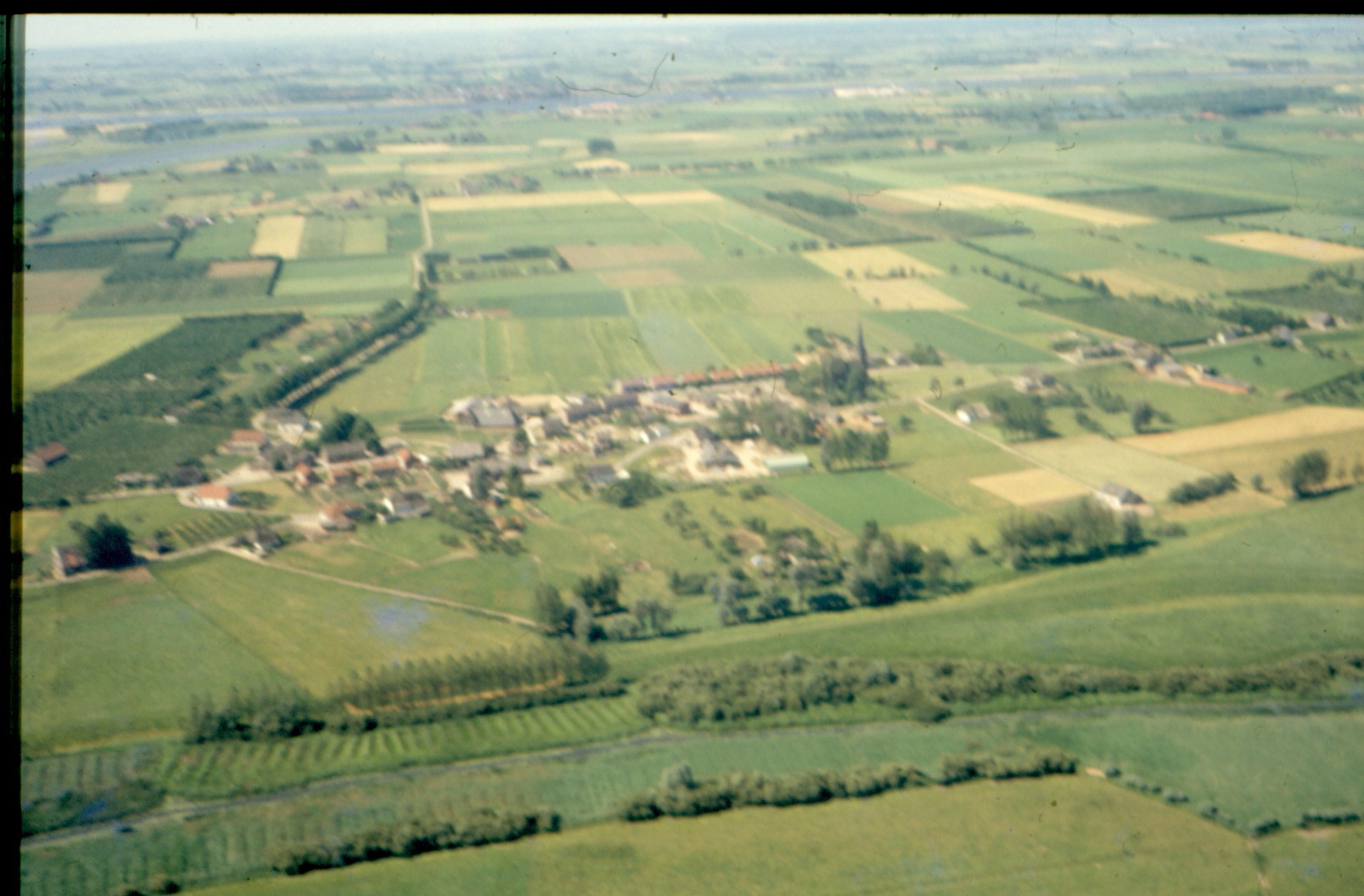 Aerdt Luchtfoto Dorp En Uiterwaarden